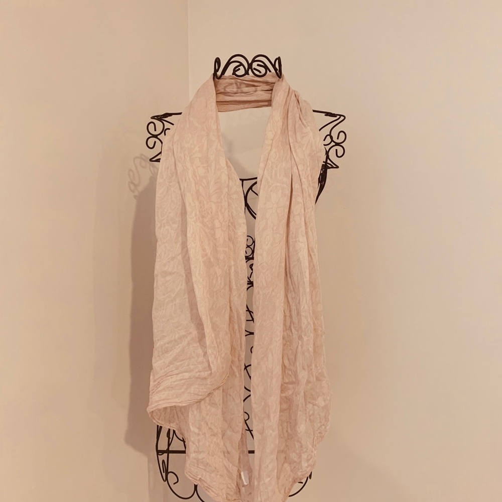 Light Pink Scarf! Perfect for spring! 🌺🌸🌼💐